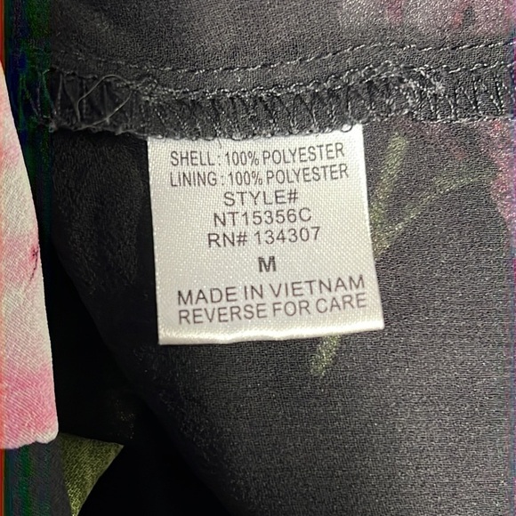 LUMIÈRE BLACK FLORAL TANK TOP MEDIUM BLOUSE - Picture 7 of 7